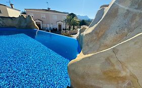 Calpe Chalet adosado entorno playa y montaña tranquilidad relax jacuzzi piscina wifi aire jardin barbacoa y parking
